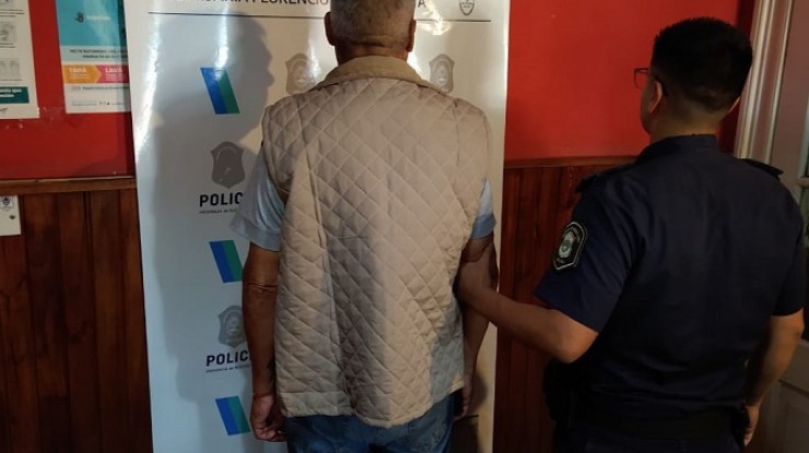 Detuvieron a un hombre que tiró ácido en la calle en Ing. Allan